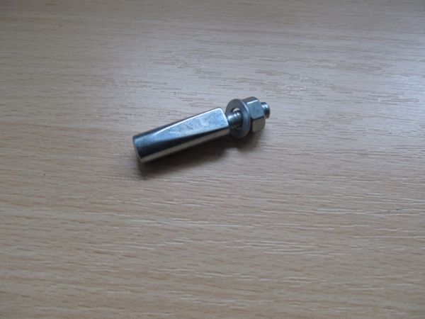 835605